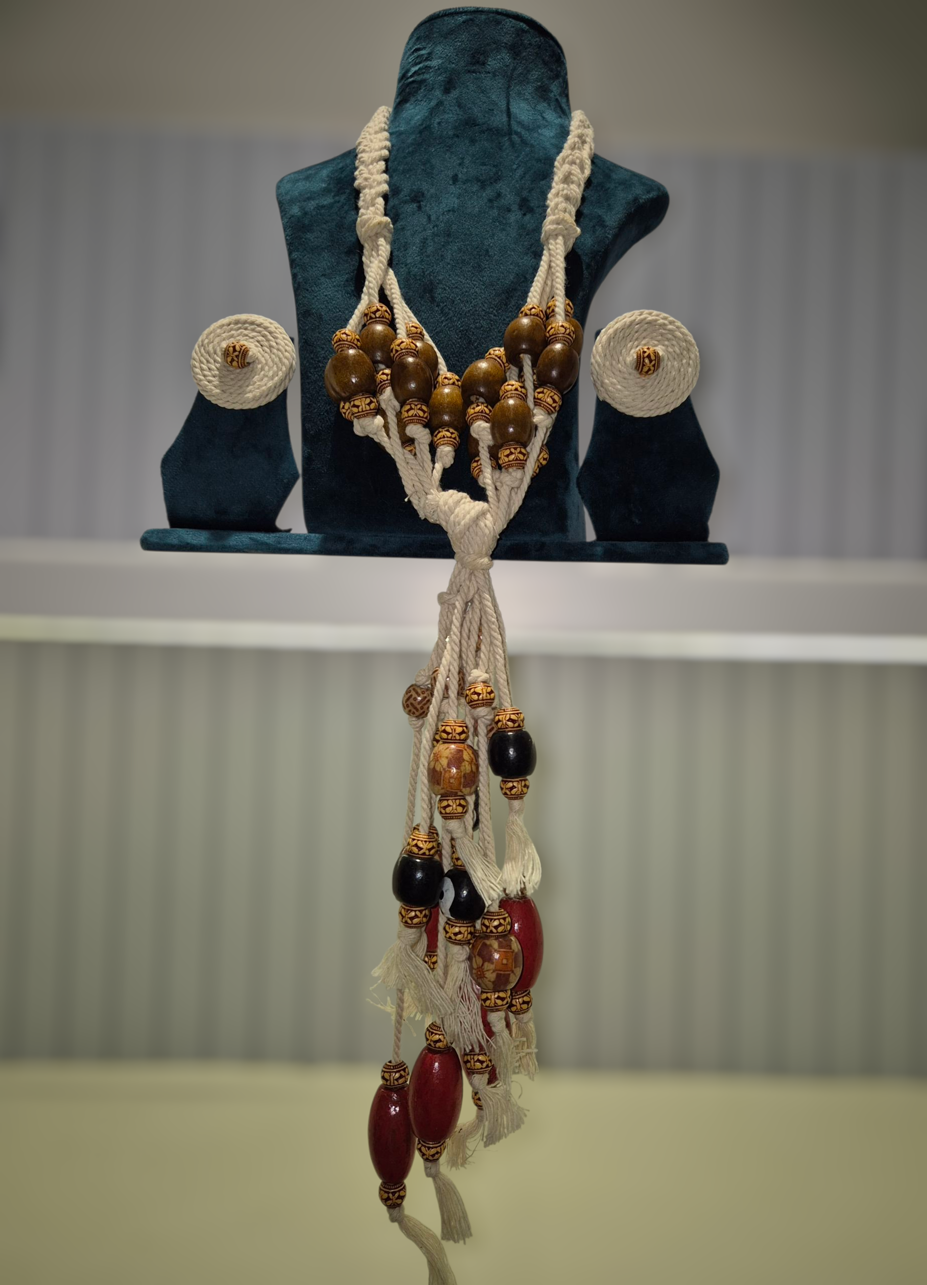 Hiraola's Product Image